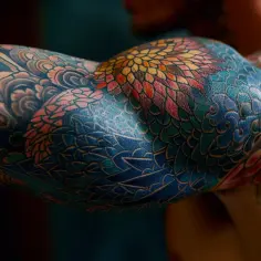 Rękaw tattoo: Jak zaprojektować idealny męski wzór?